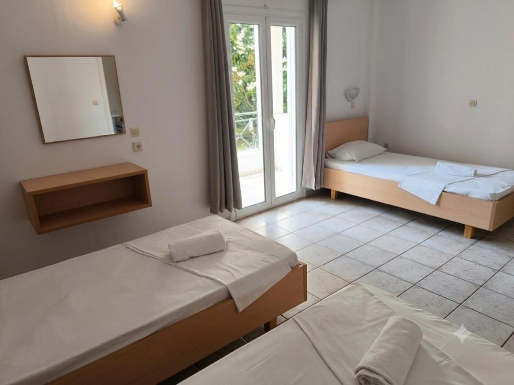 Olive Grove Annexe (E Block) — triple room, garden side