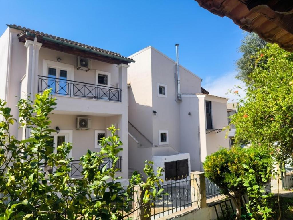 Olive Grove Annexe — 2–3 minute walk from the main block